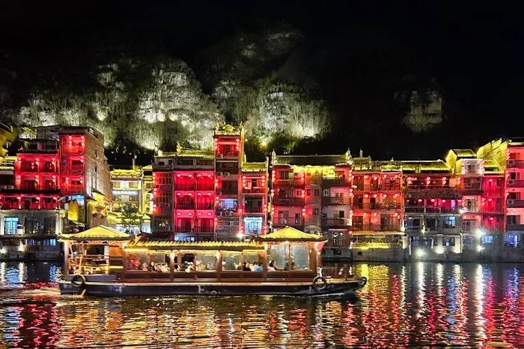 China Guizhou tourist attraction Zhanyuan ancient town.jpg
